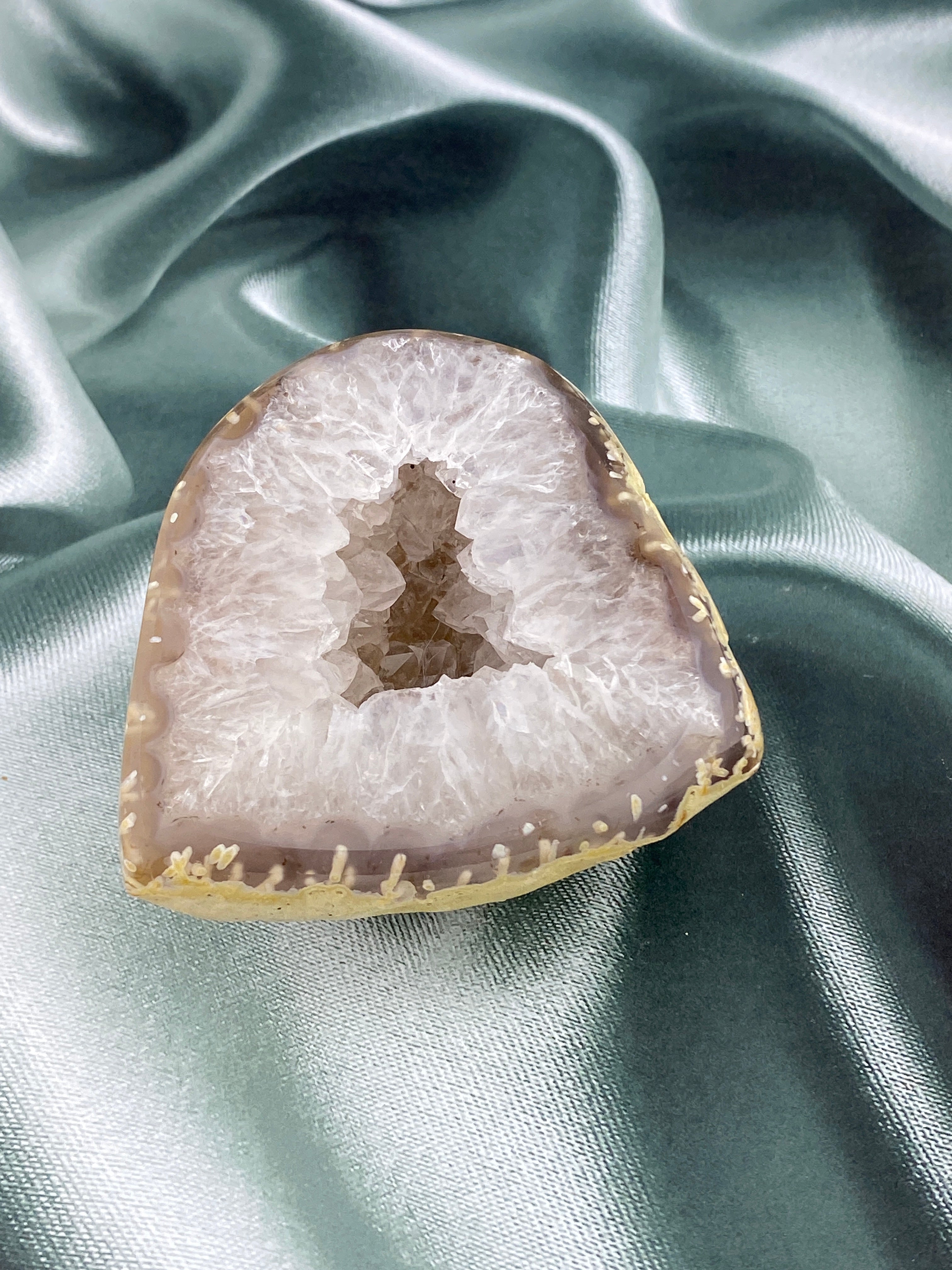 Drucy Agat Geode - CuriousCompassion.dk