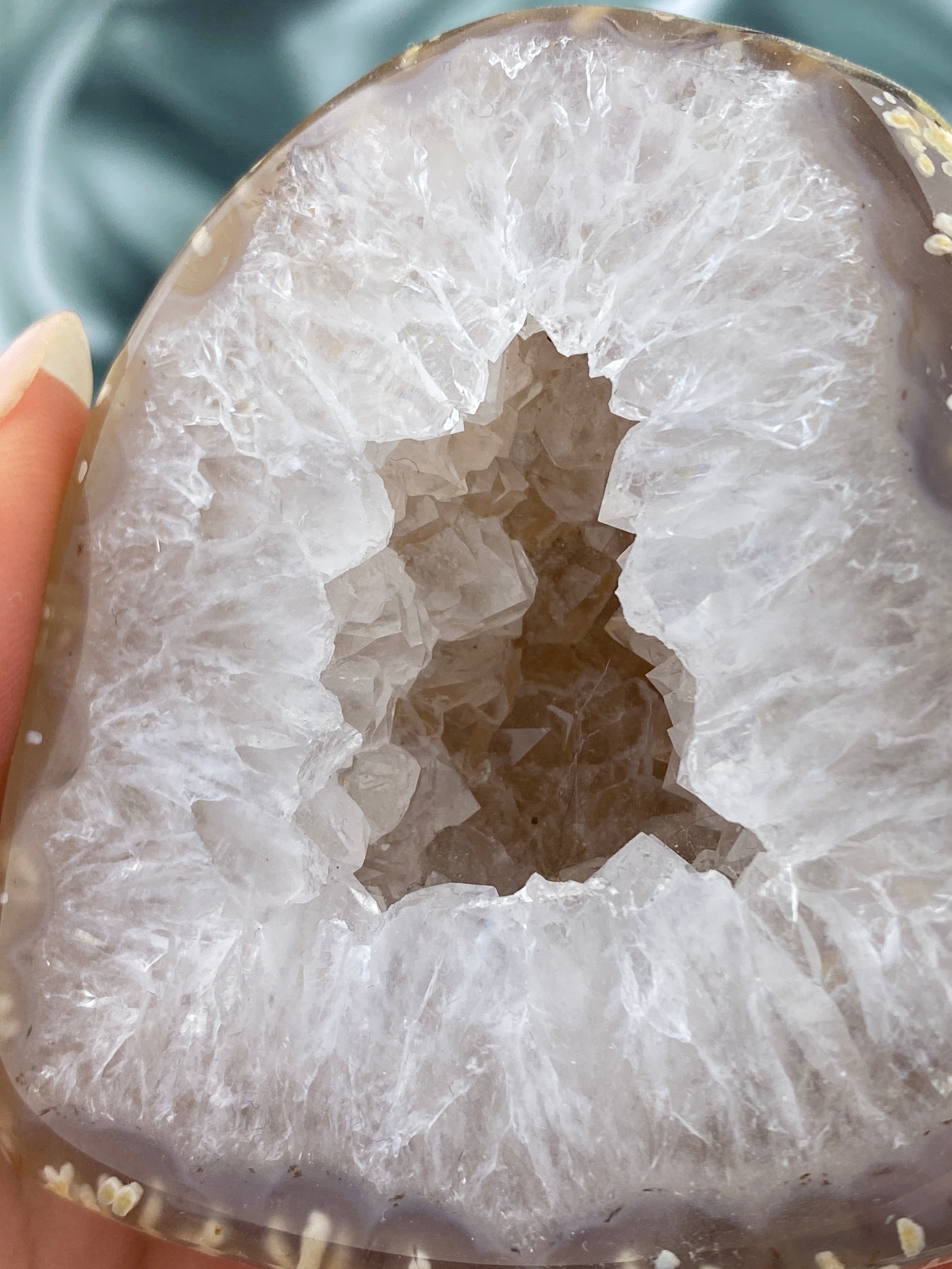 Drucy Agat Geode - CuriousCompassion.dk