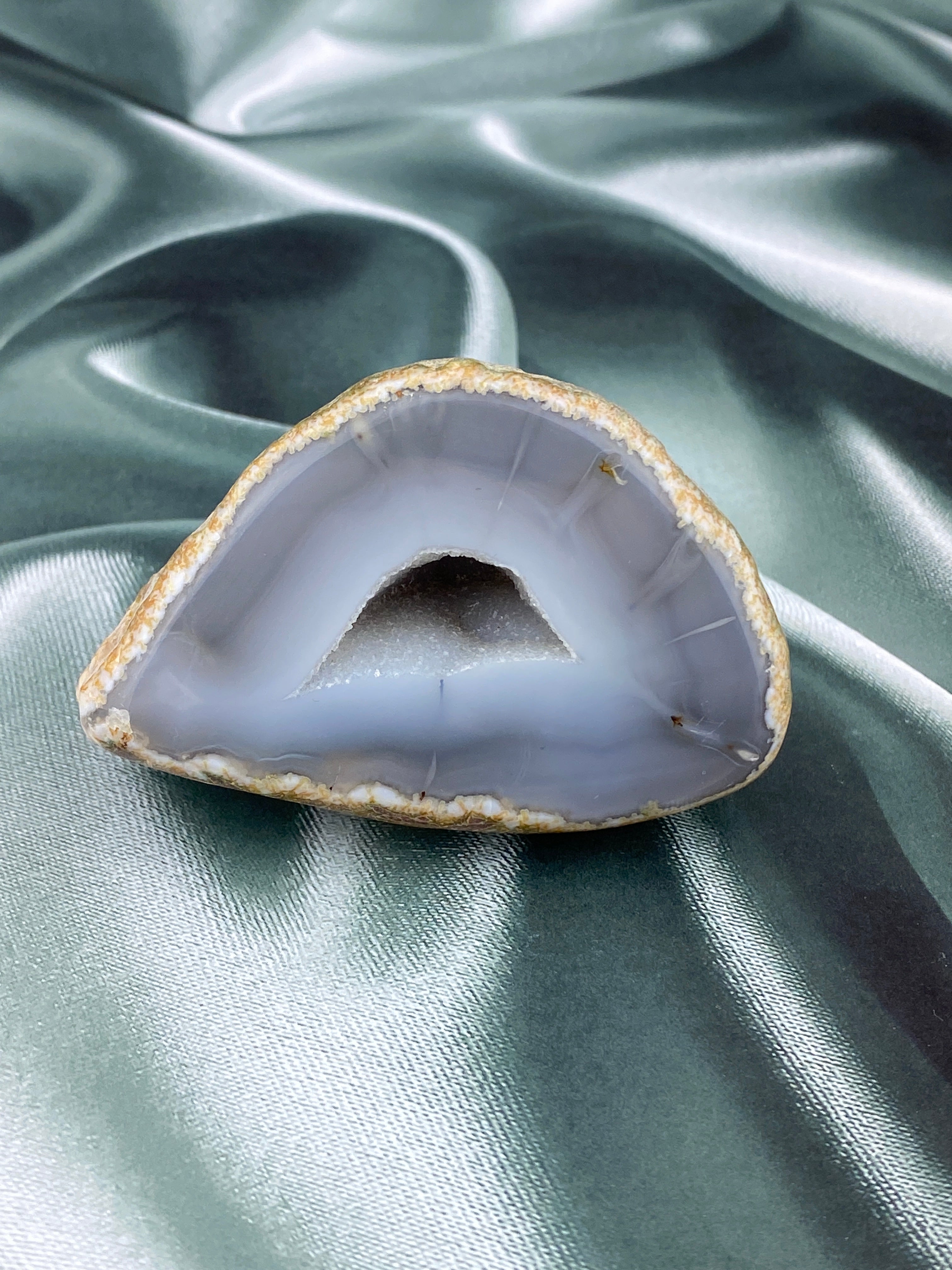 Drucy Agat Geode - CuriousCompassion.dk