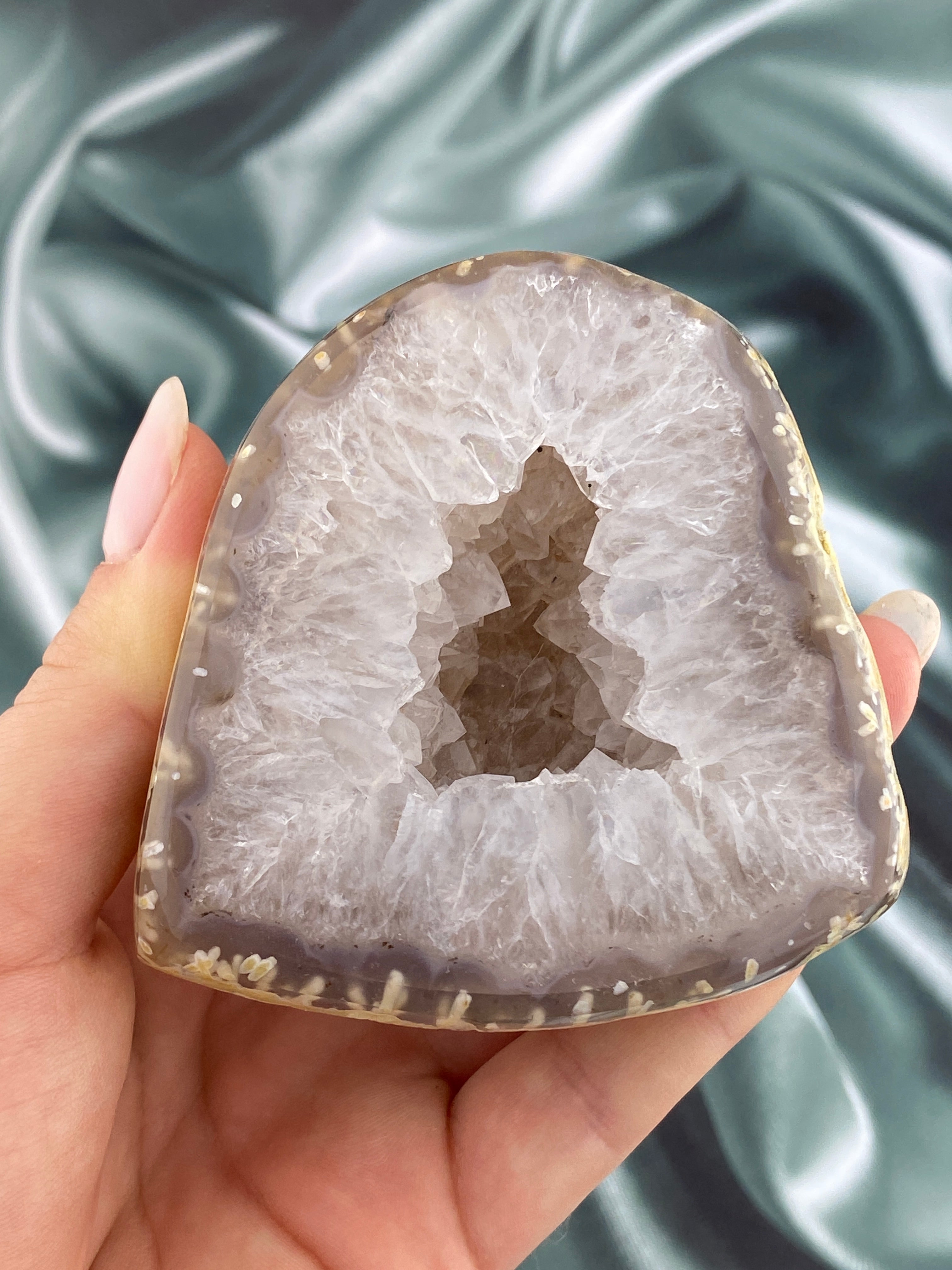 Drucy Agat Geode - CuriousCompassion.dk