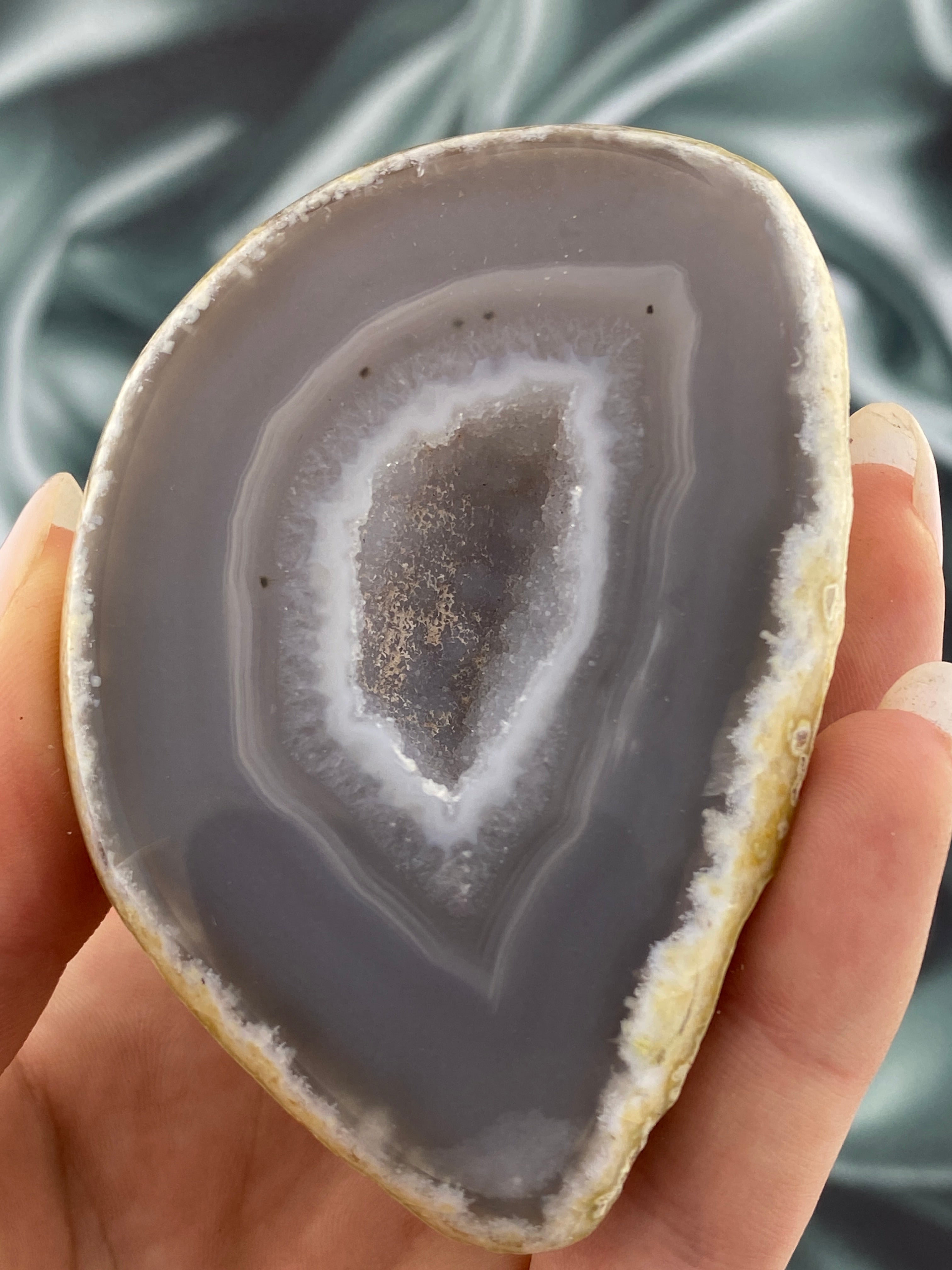 Drucy Agat Geode - CuriousCompassion.dk
