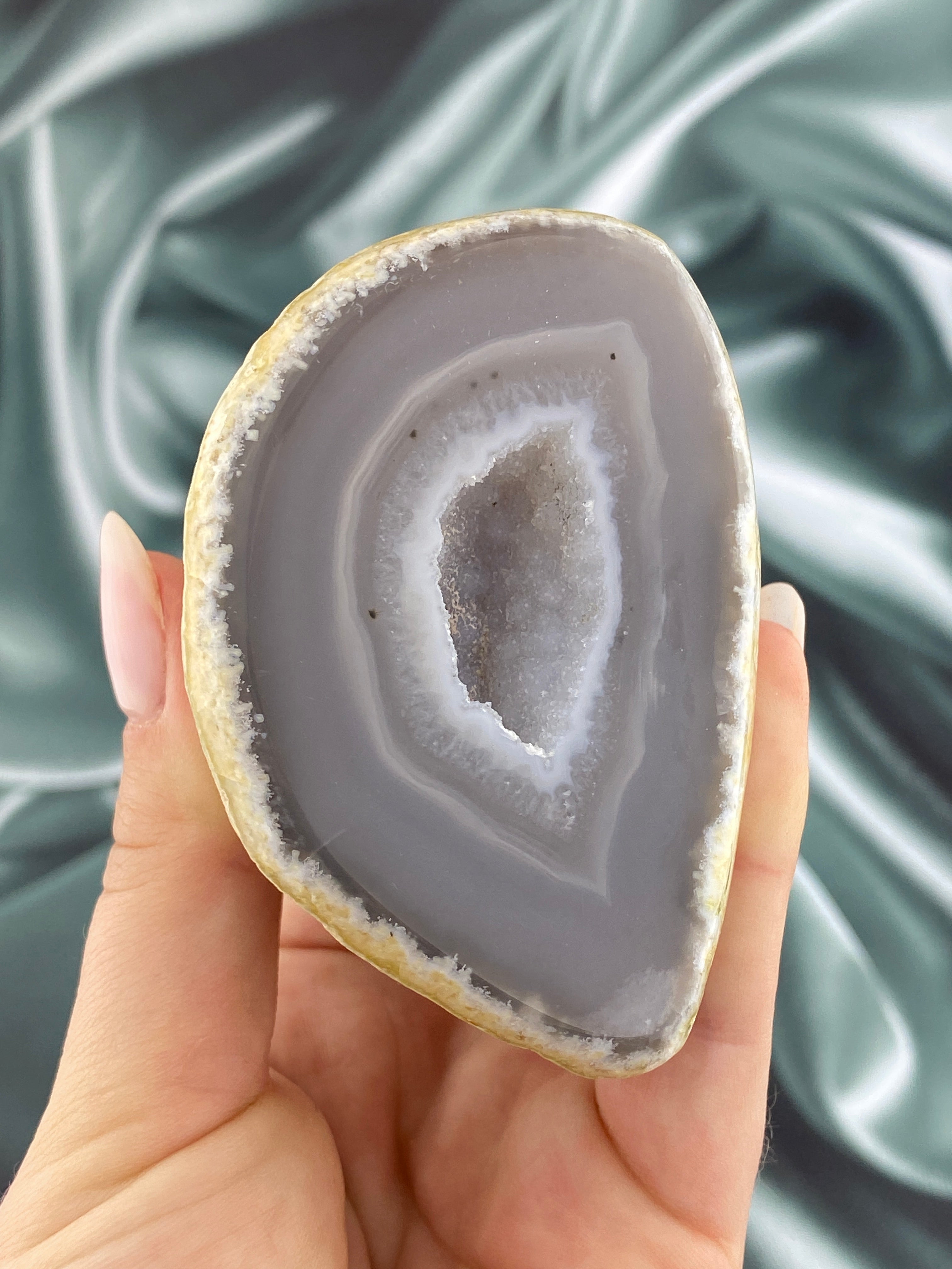 Drucy Agat Geode - CuriousCompassion.dk