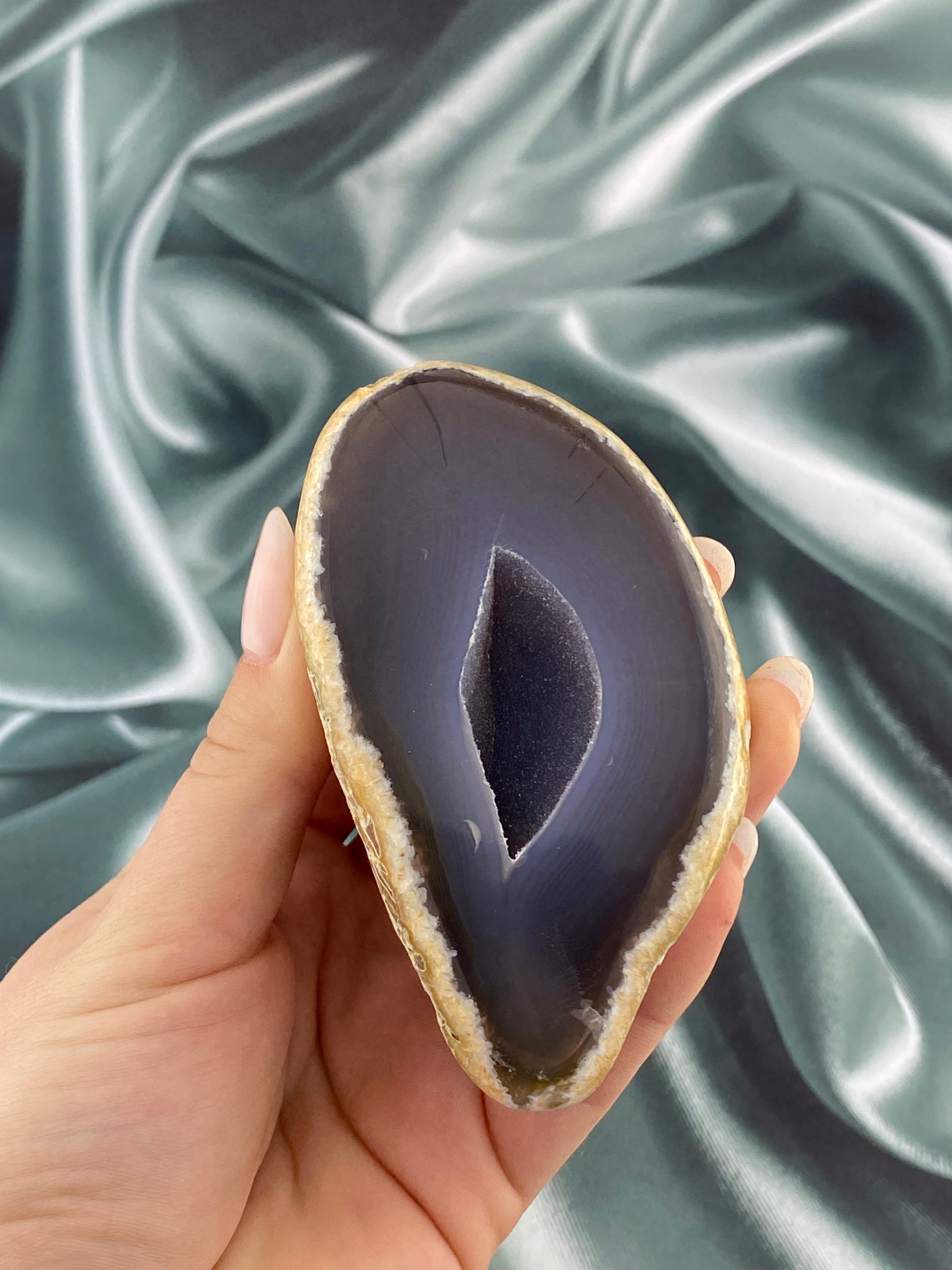 Drucy Agat Geode - CuriousCompassion.dk