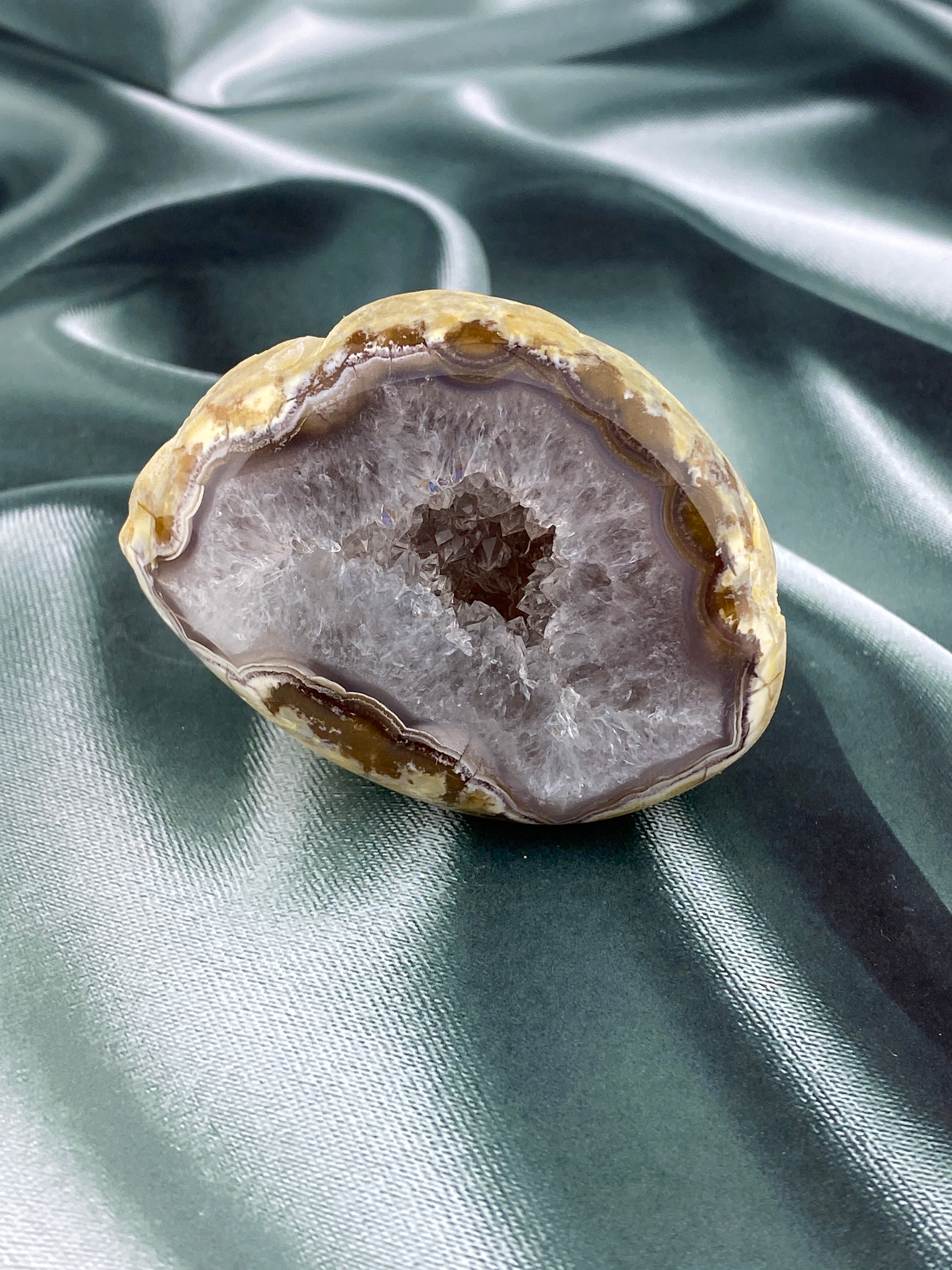 Drucy Agat Geode - CuriousCompassion.dk