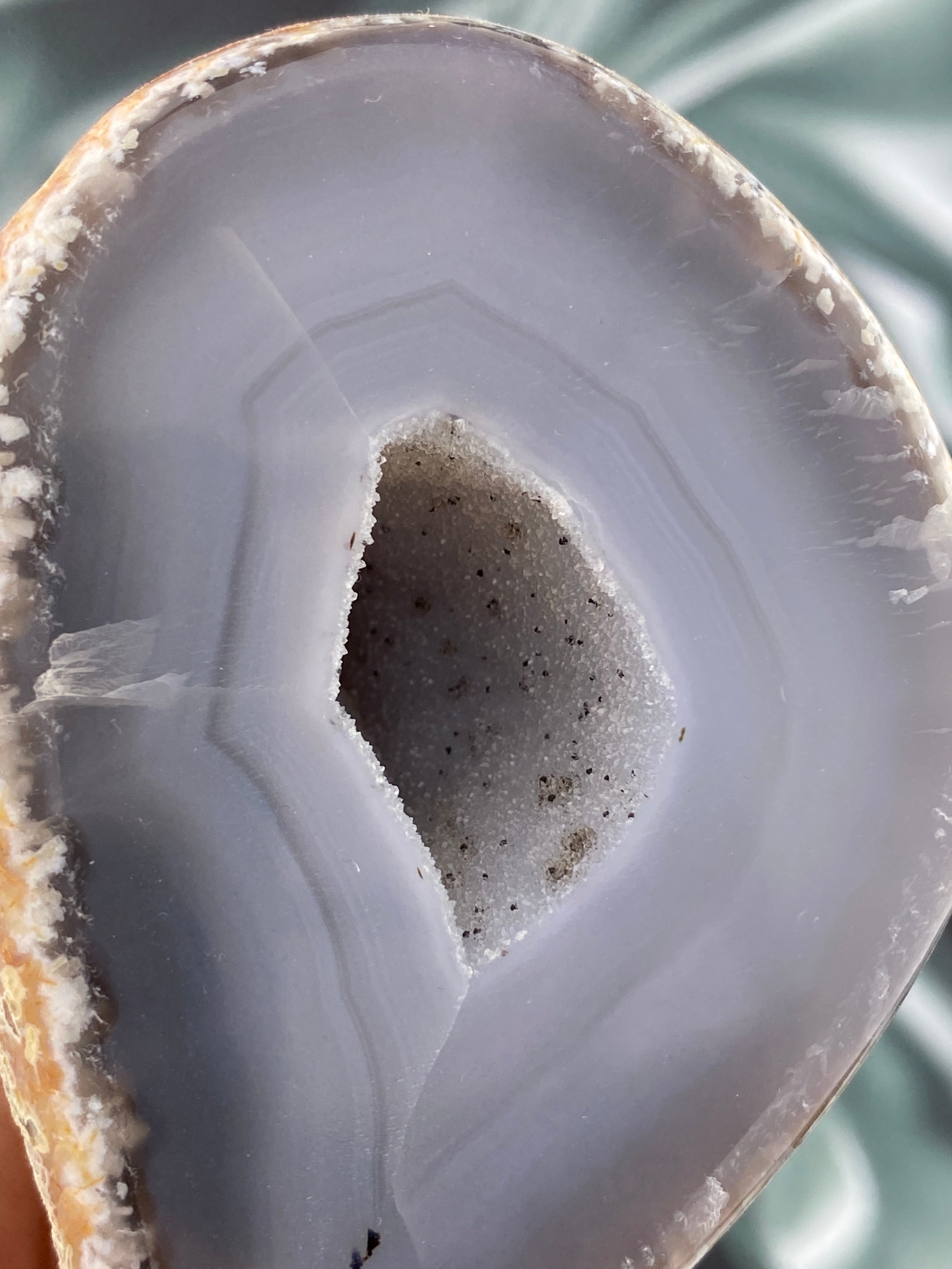 Drucy Agat Geode - CuriousCompassion.dk