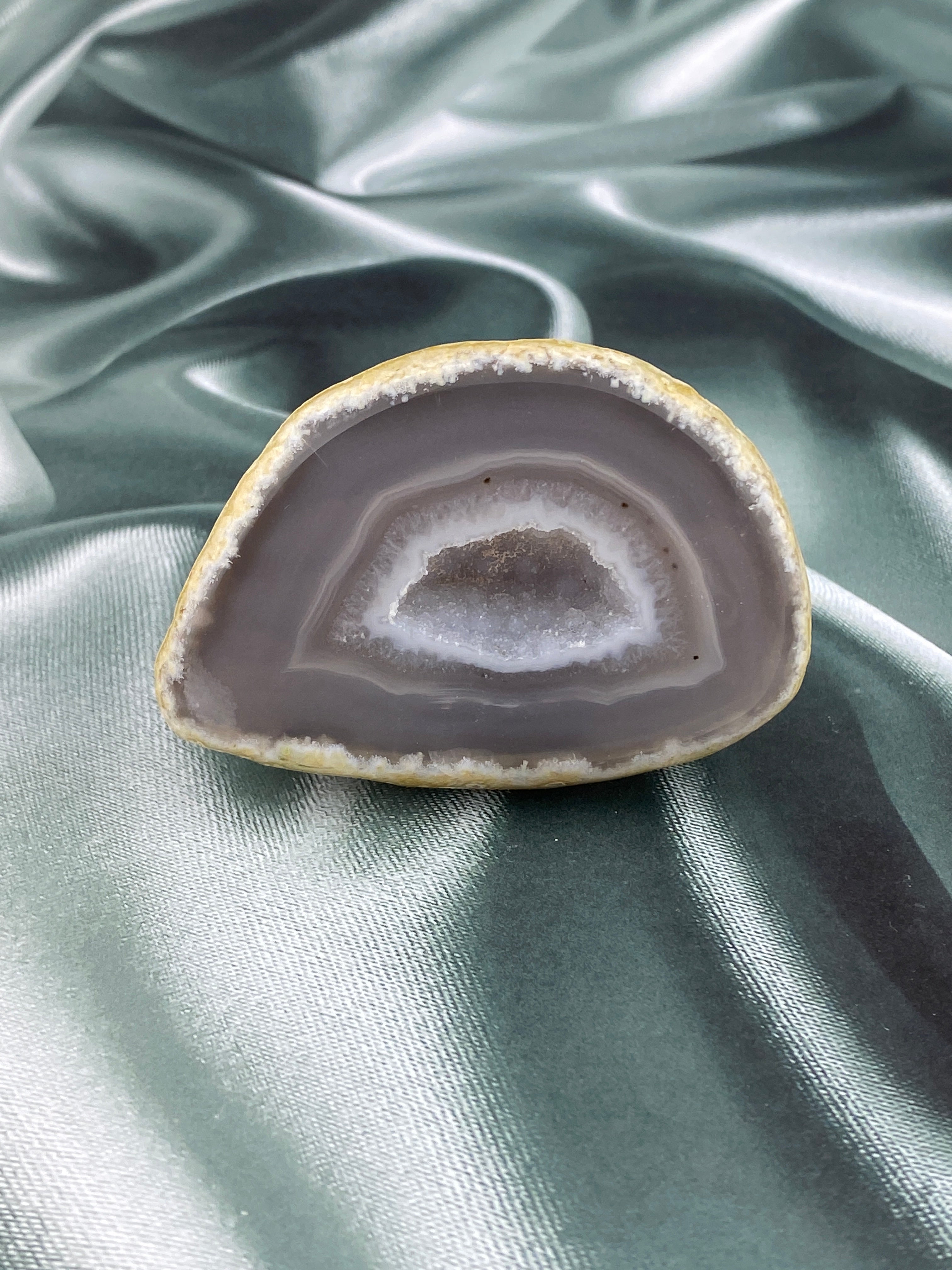 Drucy Agat Geode - CuriousCompassion.dk