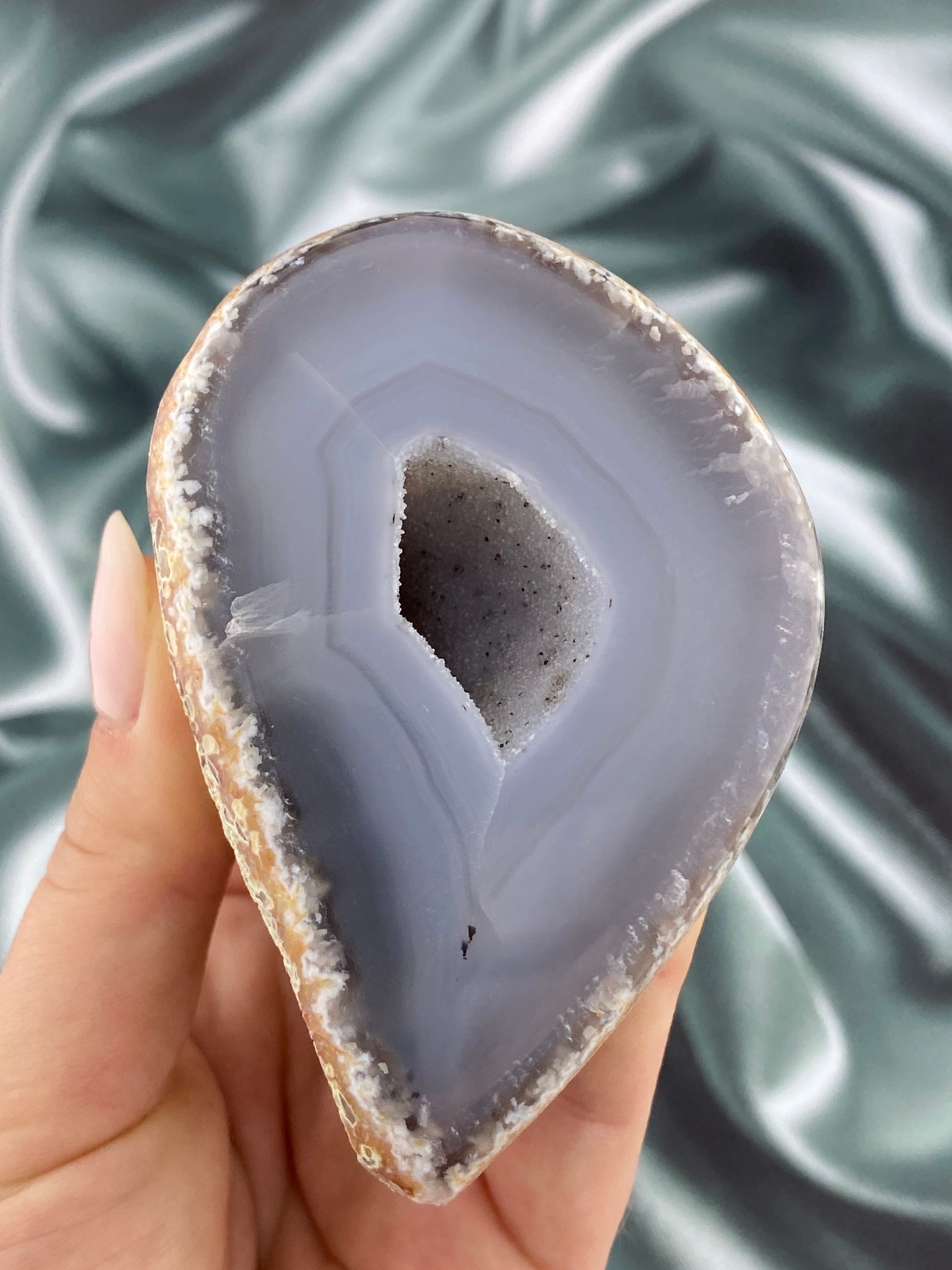 Drucy Agat Geode - CuriousCompassion.dk