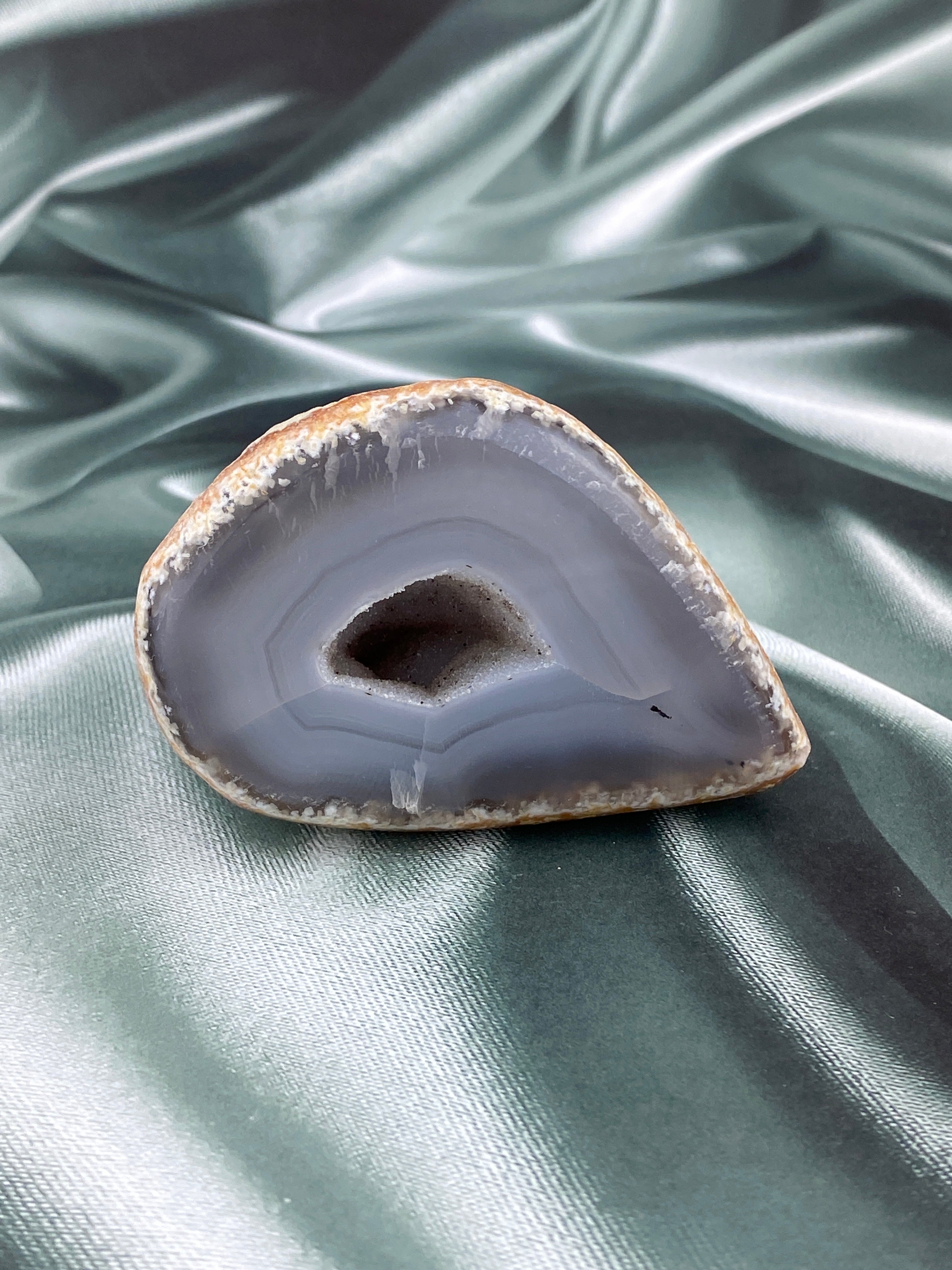 Drucy Agat Geode - CuriousCompassion.dk