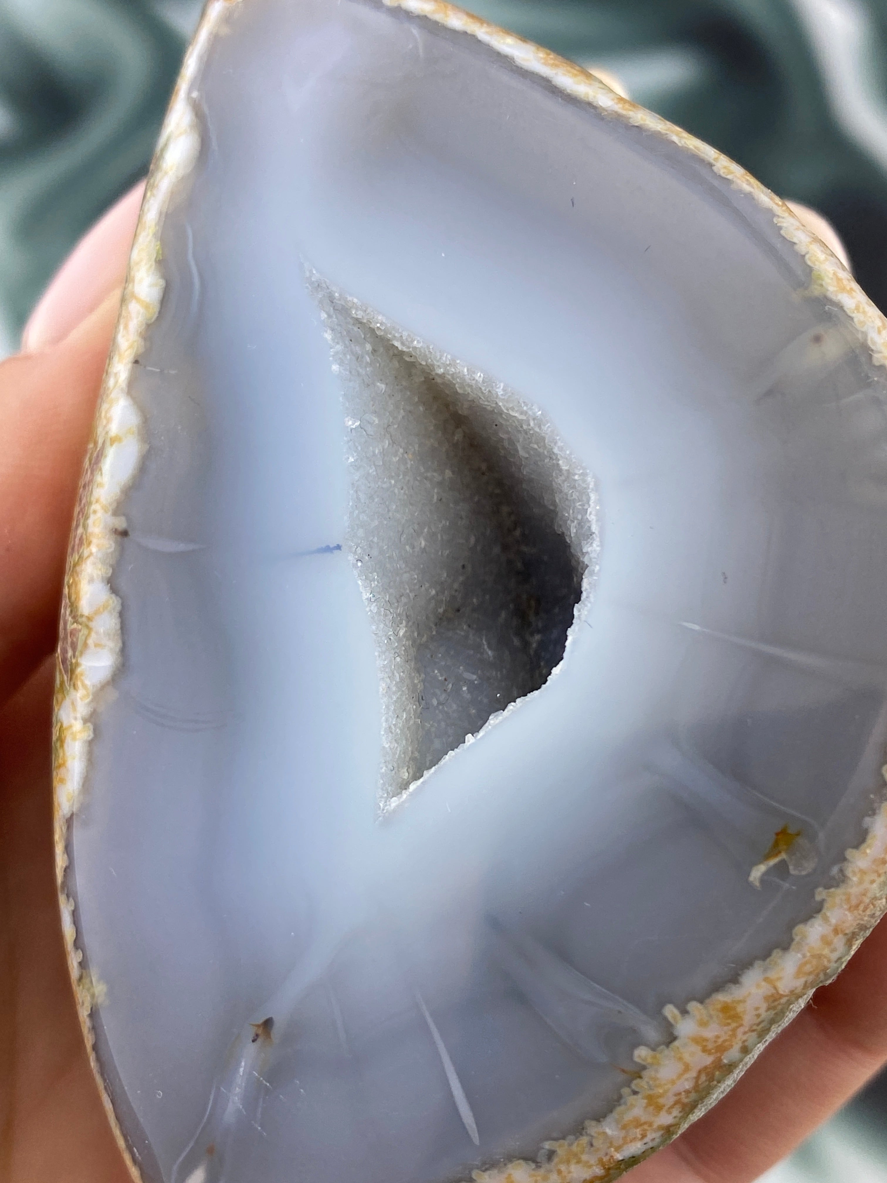 Drucy Agat Geode - CuriousCompassion.dk