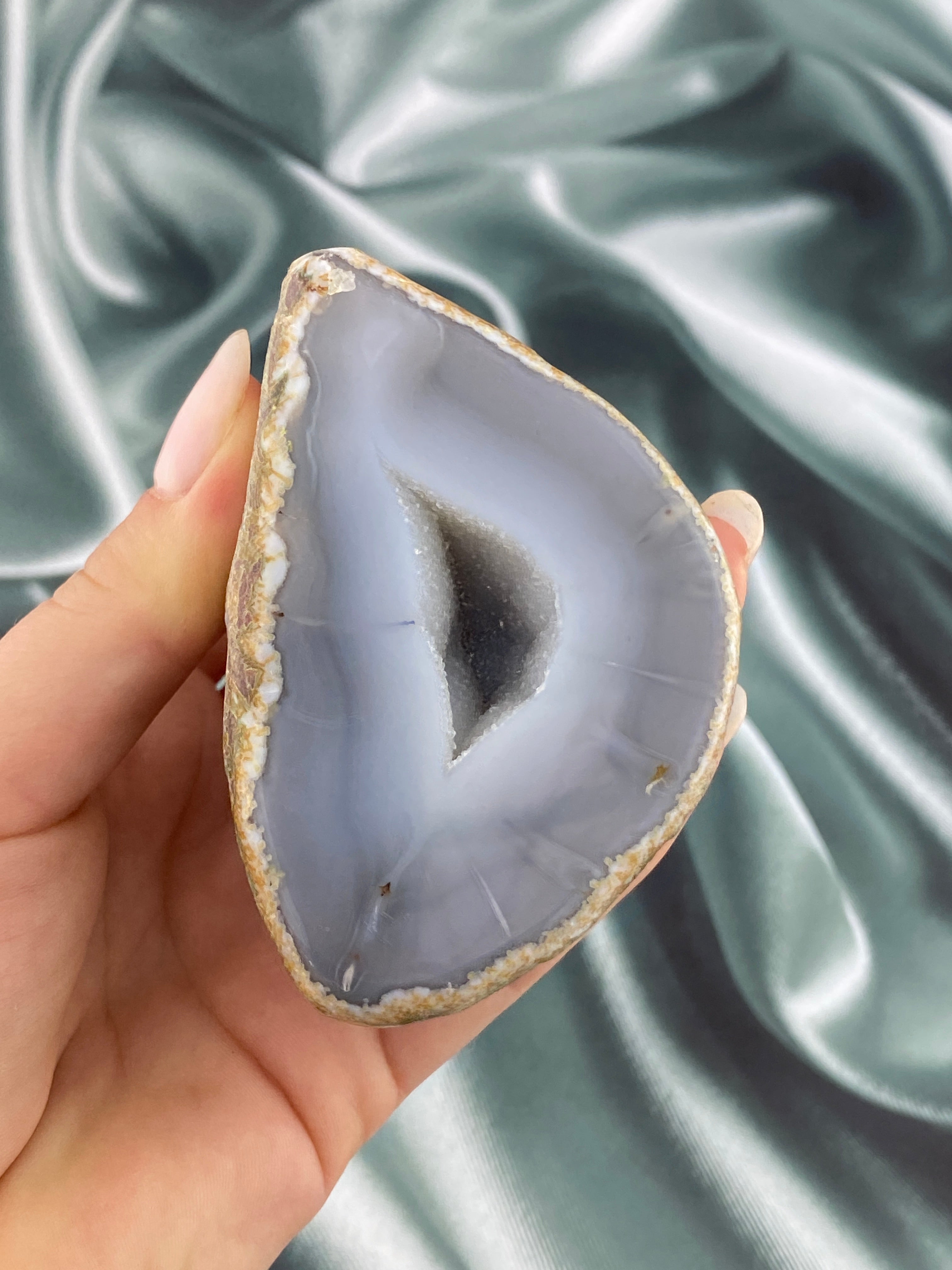 Drucy Agat Geode - CuriousCompassion.dk