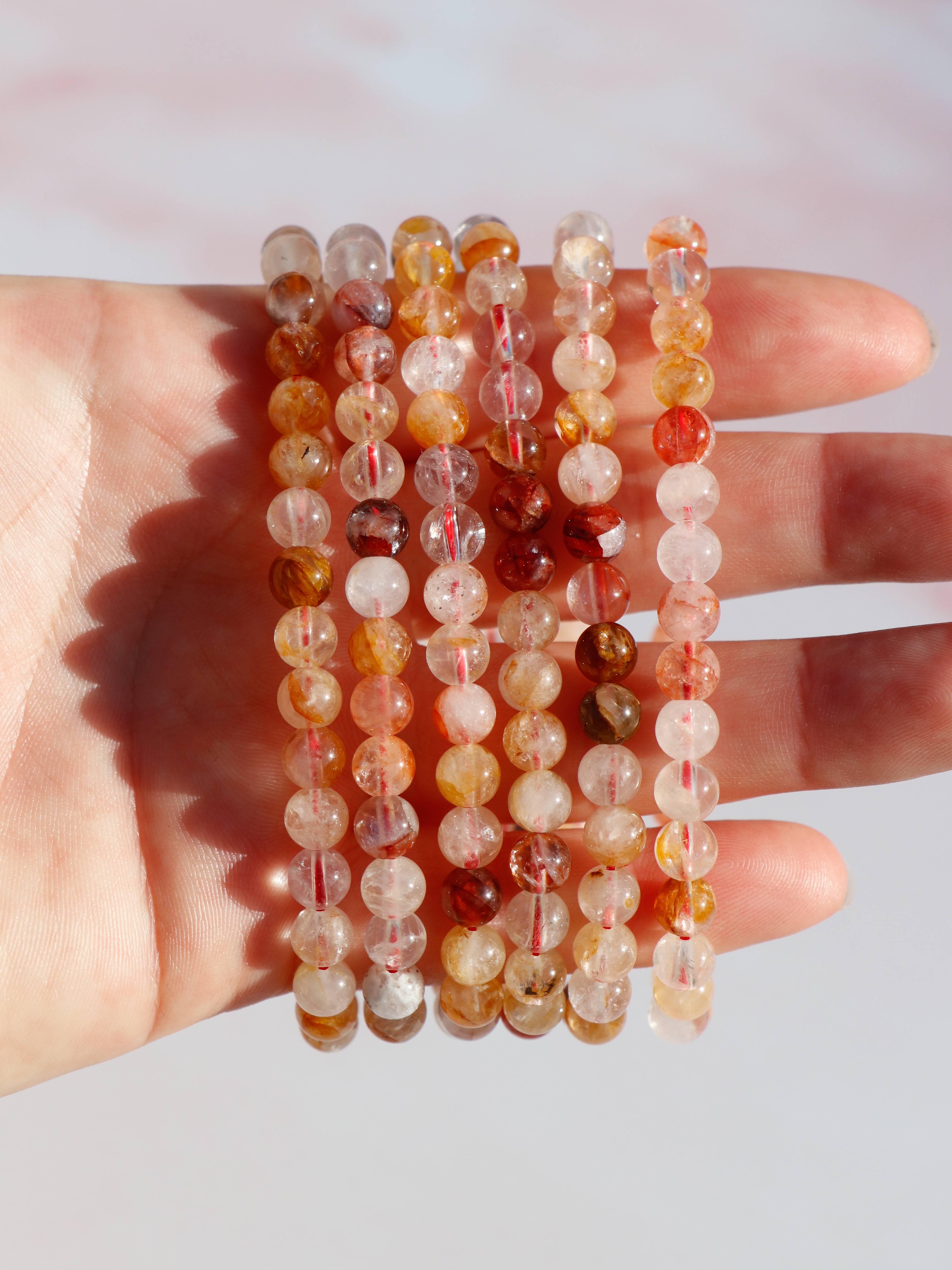 Golden Healer er en højvibrerende krystal fyldt med lys og energi. Den hjælper med dyb healing, indre balance og spirituel udvikling ved at forbinde dig med universets højeste energier. Golden Healer renser energifelter, fremmer positiv transformation og styrker sindet. Perfekt til meditation, healing og manifestation