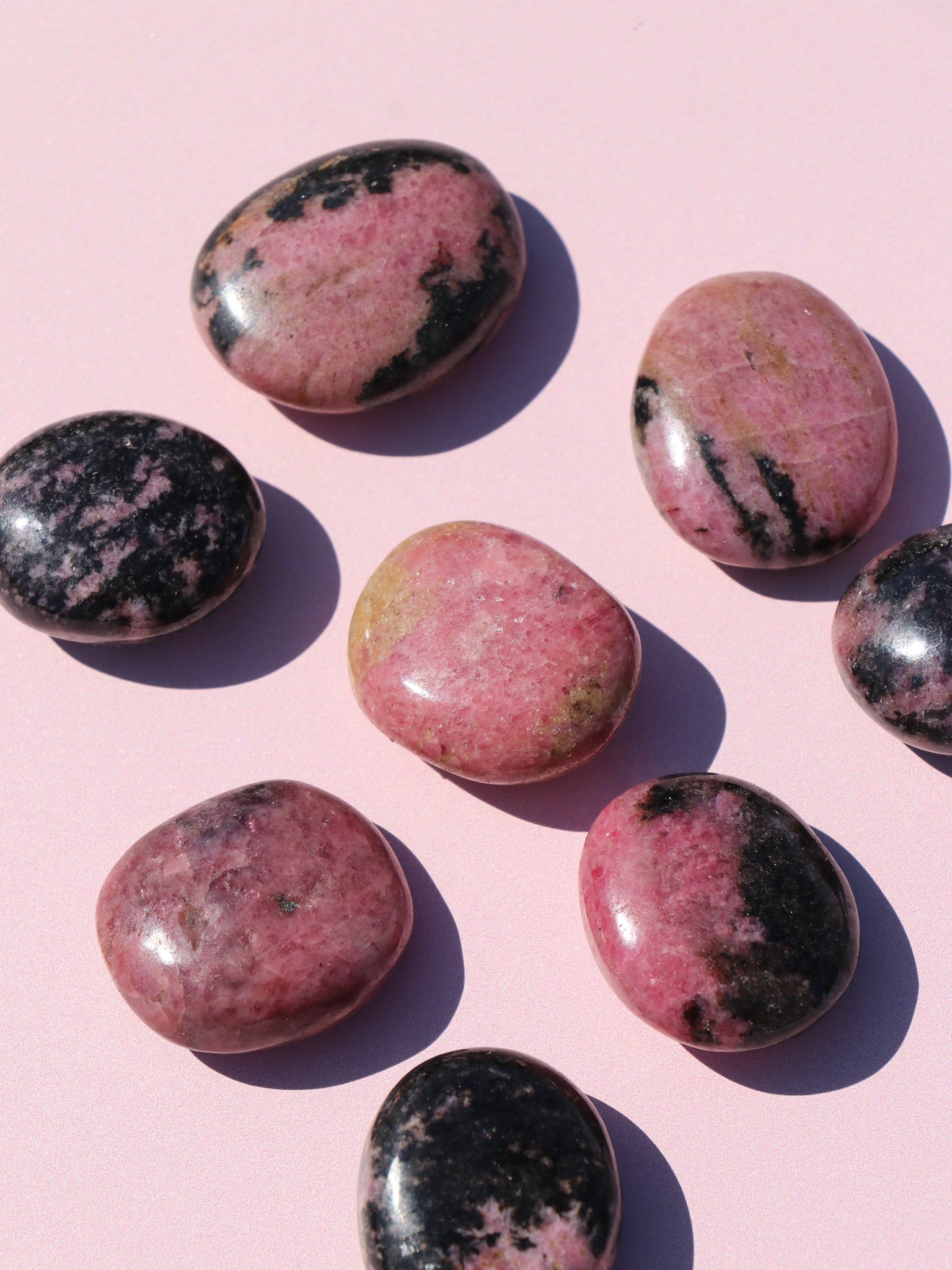 Rhodonit Palmstone - CuriousCompassion.dk