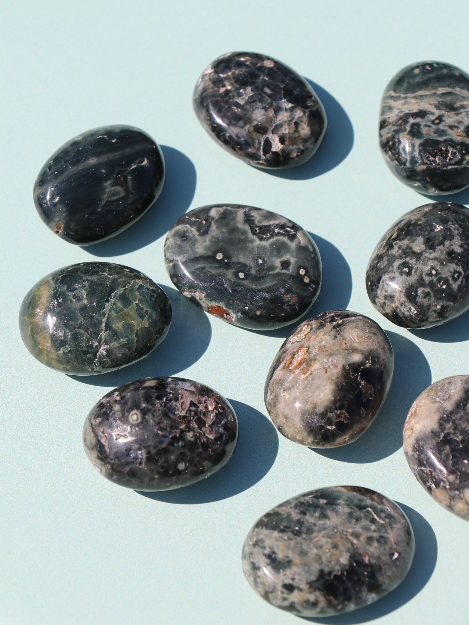 Ocean jaspis palmstone - CuriousCompassion.dk