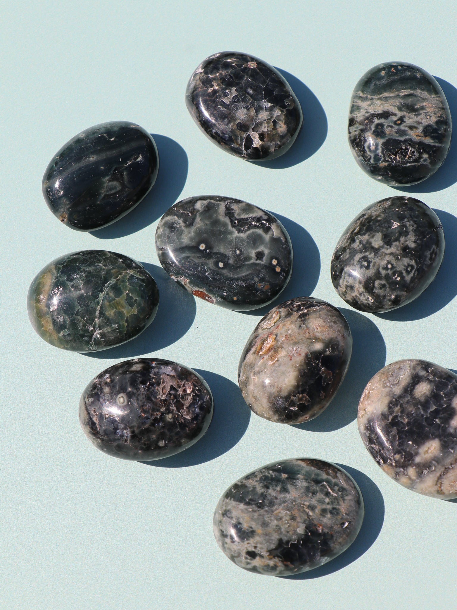 Ocean jaspis palmstone - CuriousCompassion.dk
