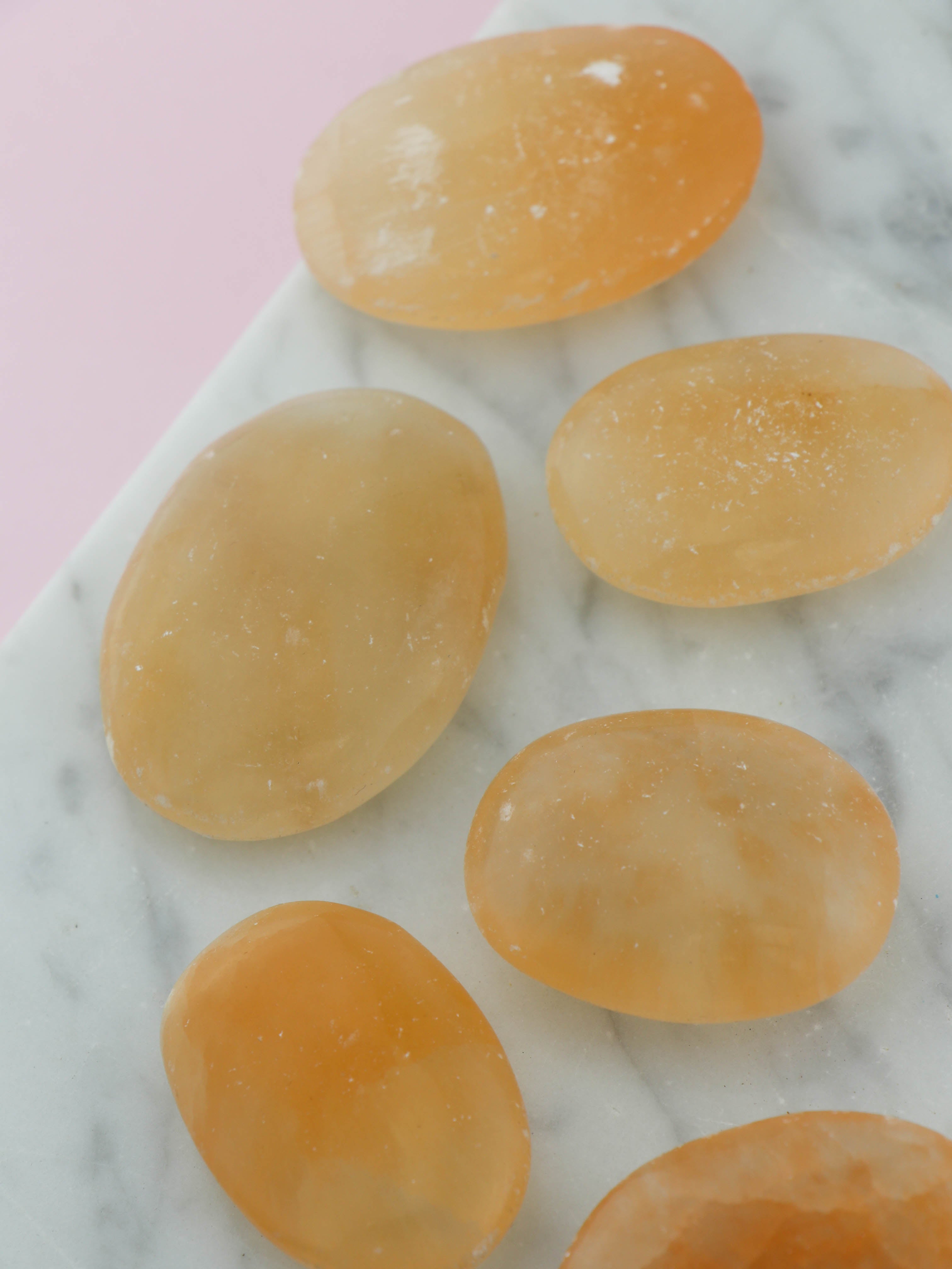 Orange selenit palmstone