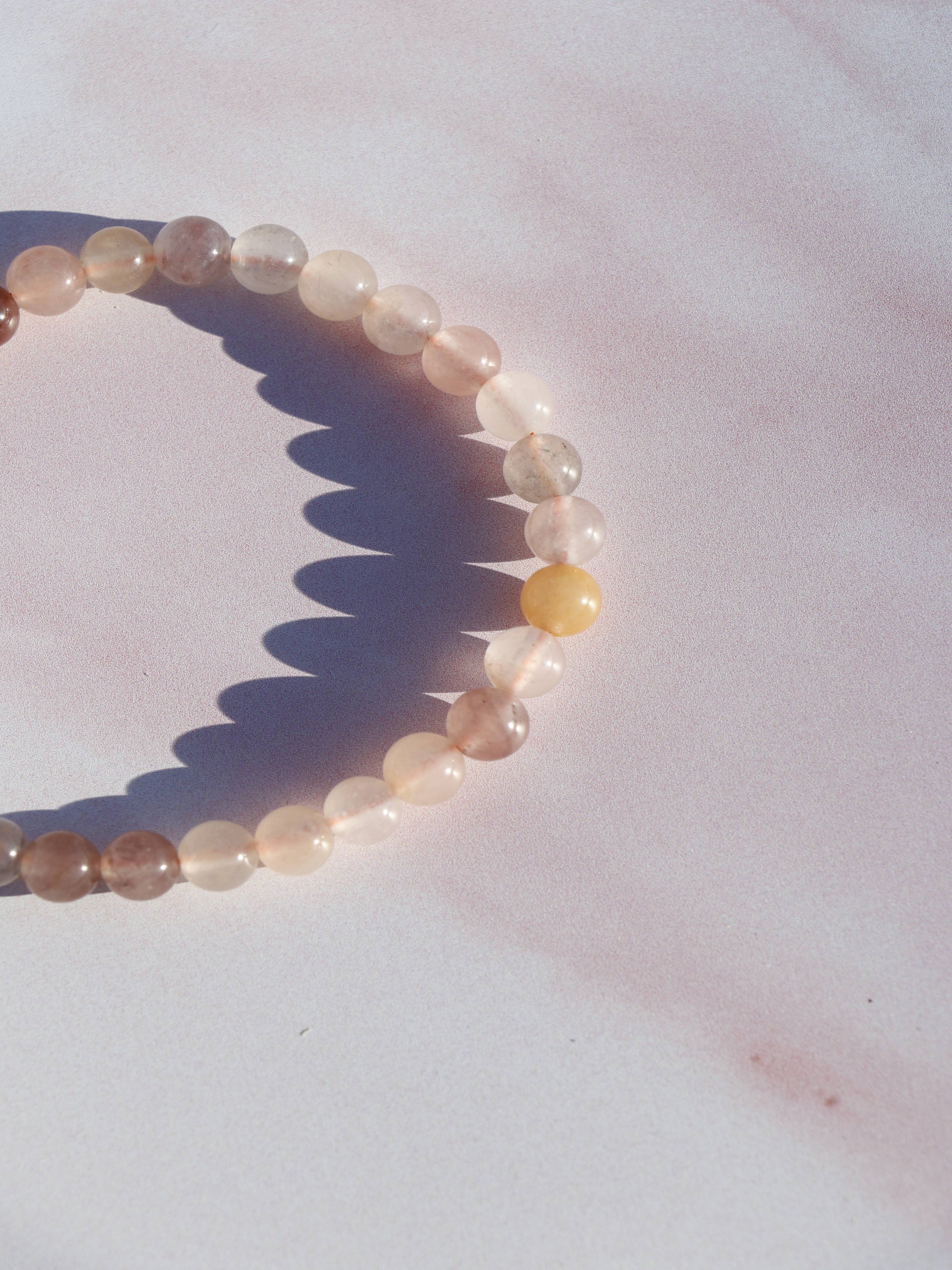 Pink aventurin fremmer selvkærlighed, følelsesmæssig healing og indre ro. Støtter hjertechakraet og balancerer følelser. Perfekt til Vægt og Krebs.
