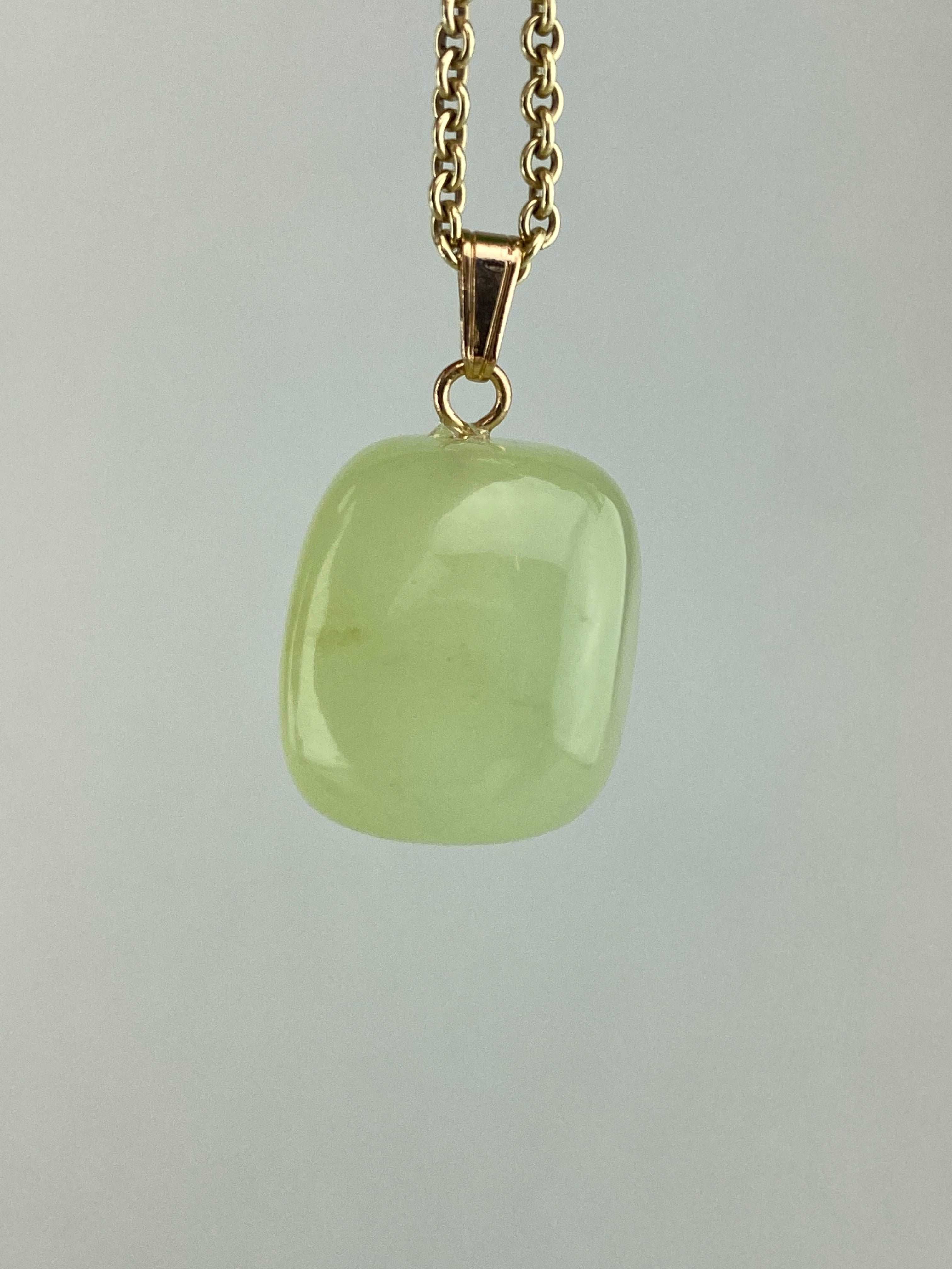 Lysegrøn jade Vedhæng - CuriousCompassion.dk