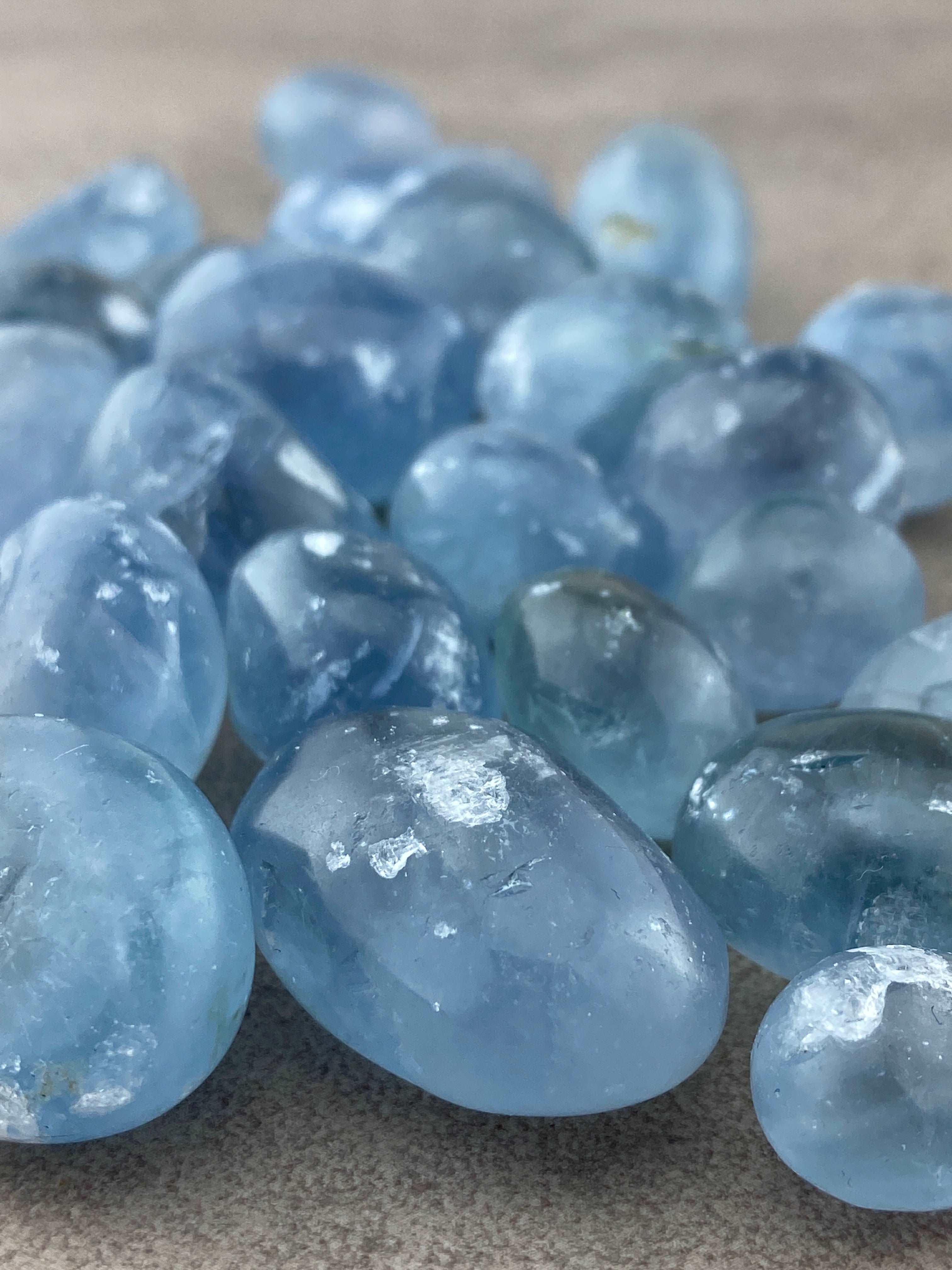Celestit lommesten - CuriousCompassion.dk
