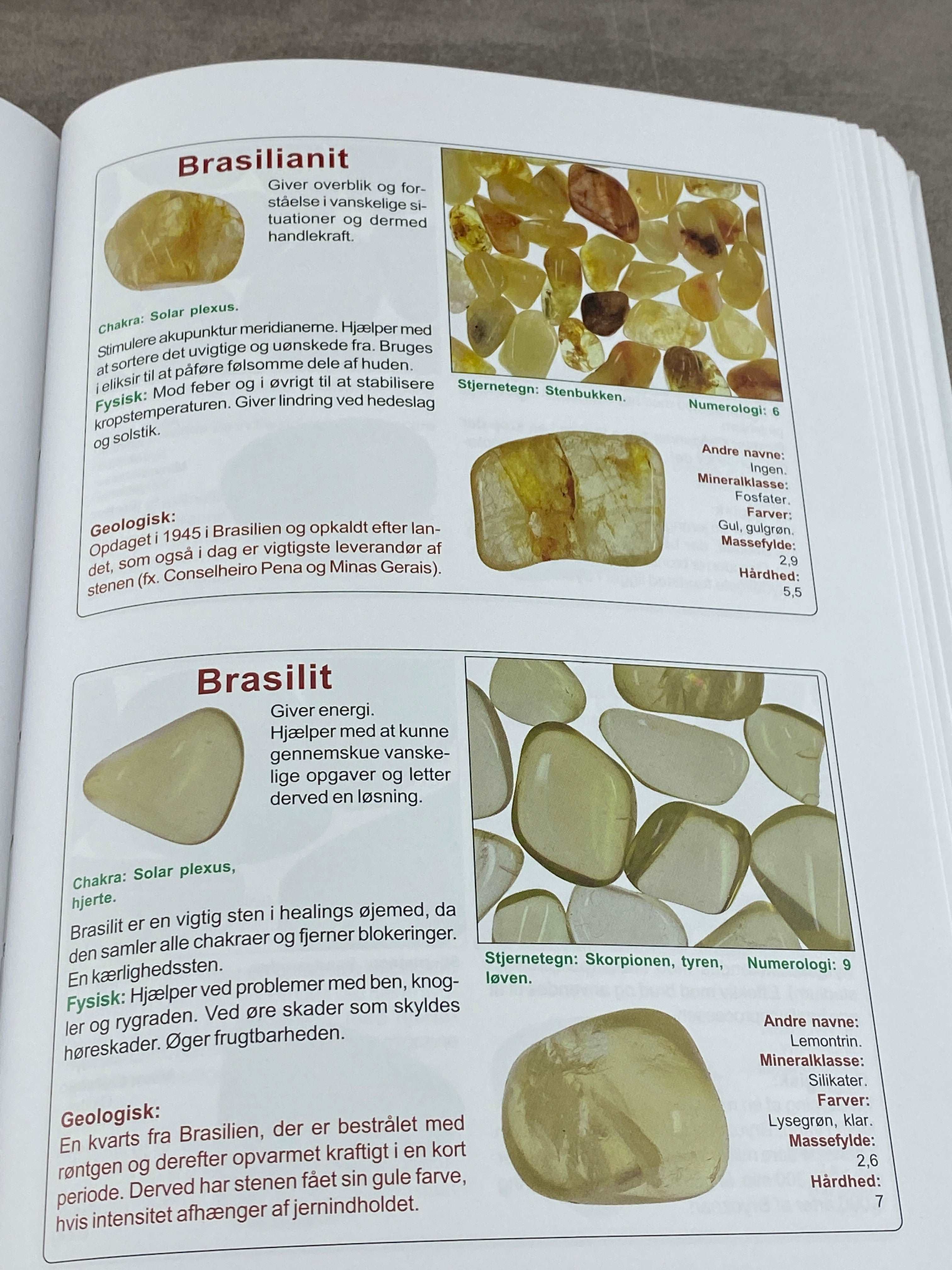 Ædelstene og mineraler bog - CuriousCompassion.dk