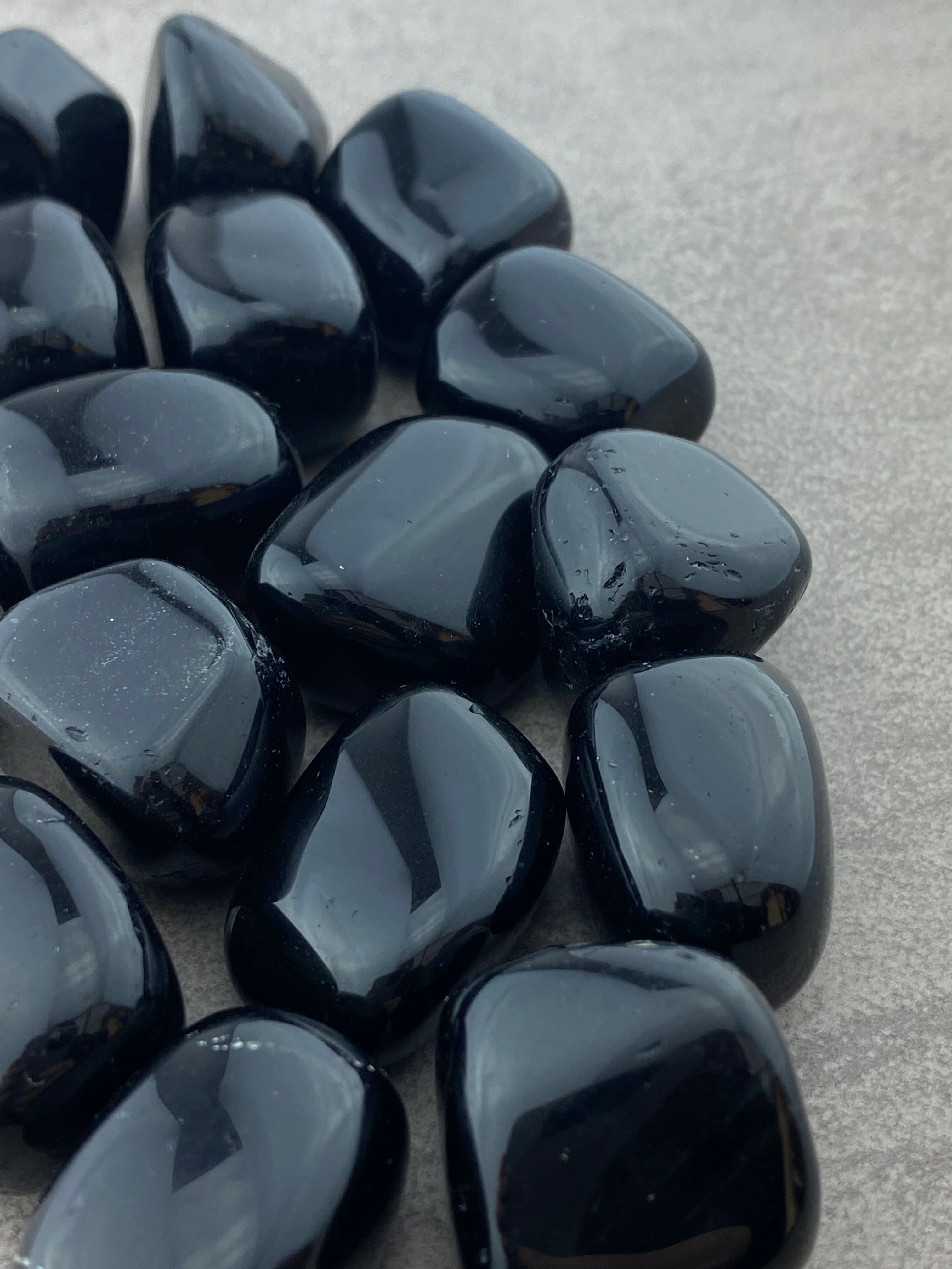 Sort Obsidian Lommesten