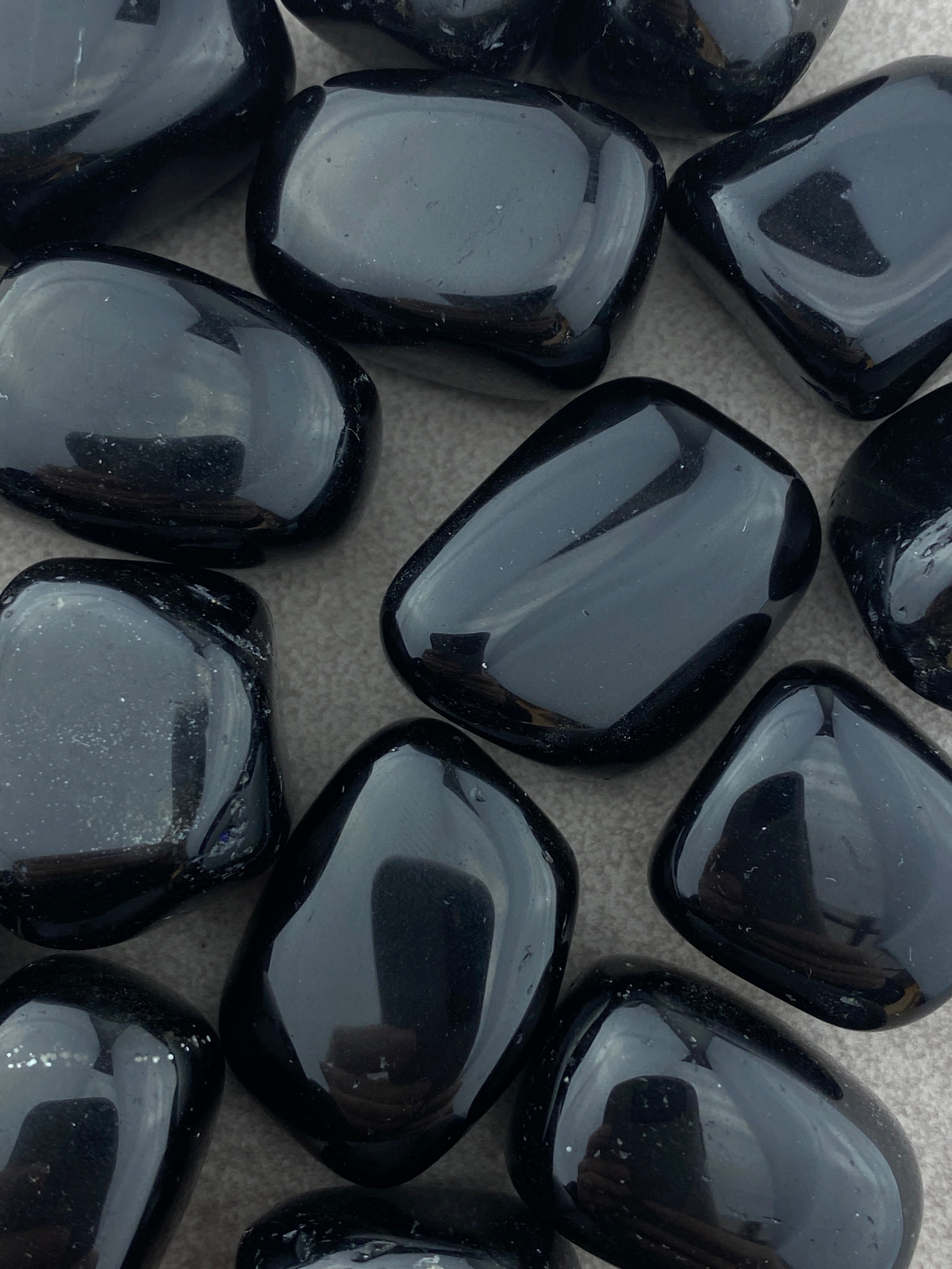 Sort Obsidian Lommesten