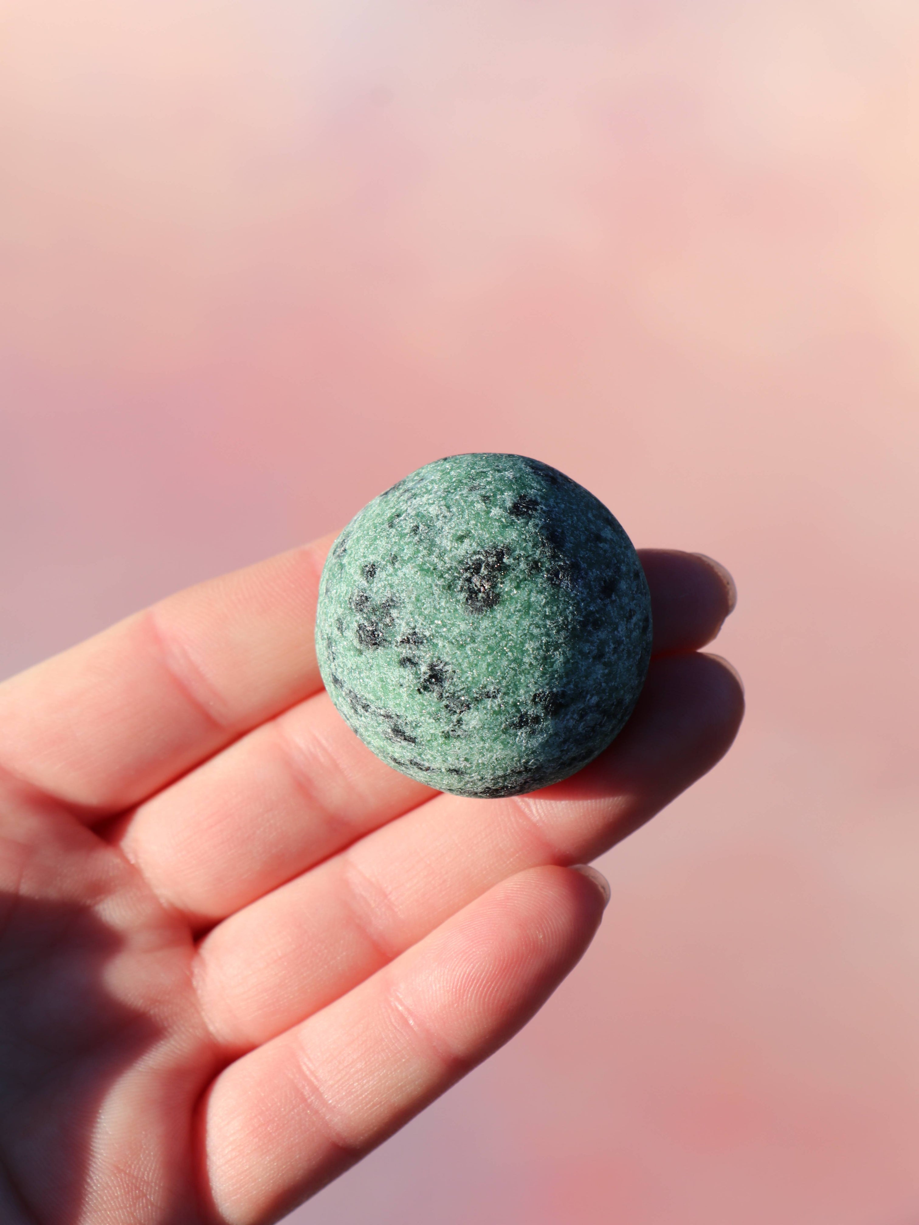 Rubin Zoisit Emu Egg Unika