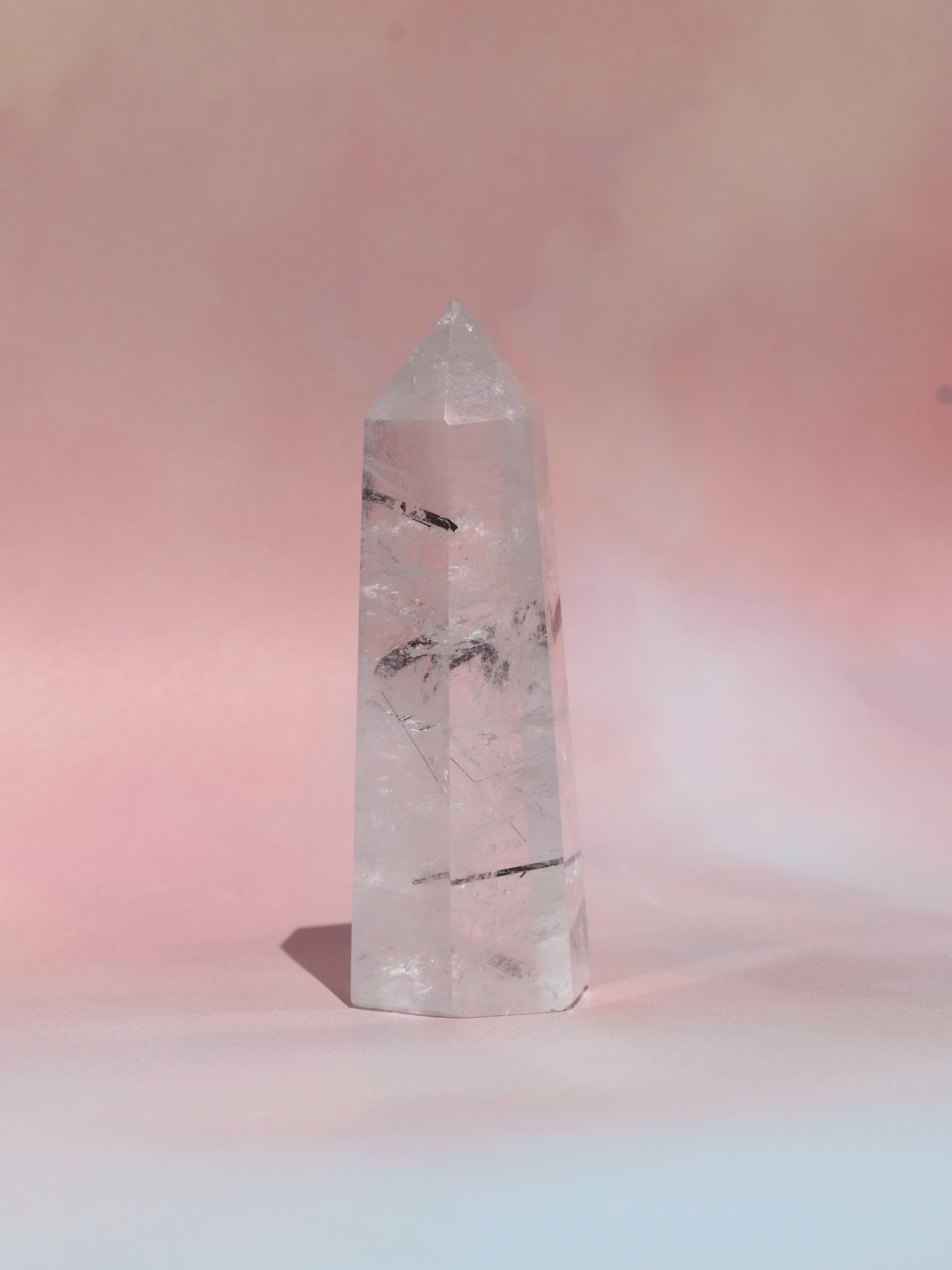 Turmalinkvarts hjælper dig til at lave positive forandringer. Den renser ud i negative energier og skaber vej for nye positive energier. Den fjerner blokeringer og gør dig i stand til at tænke kreativt. Den styrker dig og øger din tro på sig selv 